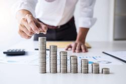 Quỹ đầu tư tăng giữ tiền, áp lực rút vốn trở lại