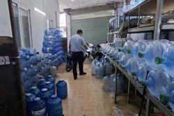 Phát hiện cơ sở làm giả nước uống thương hiệu Vĩnh Hảo