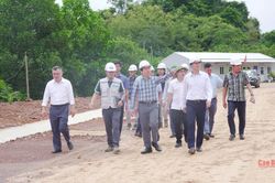 Chủ tịch UBND tỉnh Lê Hải Hòa kiểm tra thực địa Dự án chăn nuôi bò sữa và chế biến sữa công nghệ cao