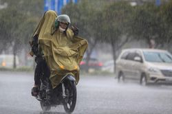 Dự báo thời tiết Hà Nội hôm nay 29/7: Mưa từ đêm đến sáng, cảnh báo dông lốc