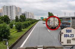Phẫn nộ tài xế xe tải 98H-084.23 tạt đầu, chèn ép xe tải khác trên cao tốc Hà Nội - Lạng Sơn