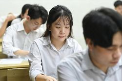Đề xuất phạt giáo viên dạy thêm chính học sinh của mình tới 20 triệu: Chuyên gia nói gì?