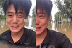 Nước ngập đến cổ mà nhân viên vẫn đi làm, ông chủ kinh hãi nhờ người giải cứu