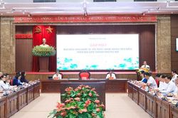 Hà Nội gặp mặt đại biểu văn nghệ sĩ, trí thức, nghệ nhân tiêu biểu