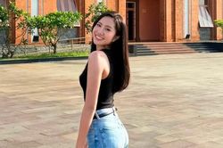 Hoa hậu Hà Trúc Linh khoe dáng thanh mảnh với phong cách tối giản