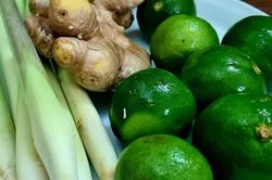 Uống nước gừng sả chanh đúng cách để giải độc gan