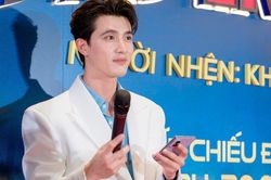 Trần Ngọc Vàng gây chú ý khi đi xem 'Spider-Man'