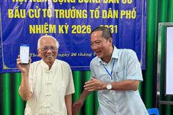 Lần đầu tiên quét mã QR bầu Tổ trưởng Tổ dân phố ở Huế: Điều gì tạo nên cách làm khác biệt?