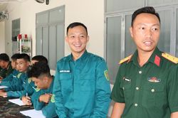 Lớp học tiếng Anh đặc biệt của những chiến sĩ 'sao vuông'
