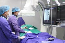 Cứu sản phụ băng huyết sau sinh tr&ecirc;n nền tiền sản giật nặng, bảo tồn tử cung
