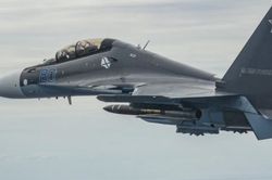 10 tiêm kích Su-30SM2 Nga xuất kích sát sườn NATO