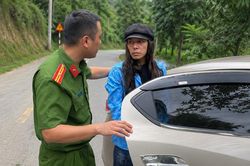 Đội tóc giả, cố thủ trong ô tô, Trần Văn Tam vẫn bị bắt