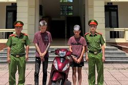 Khởi tố 2 đối tượng trộm xe m&aacute;y, rồi 'bốc đầu' khoe l&ecirc;n mạng x&atilde; hội