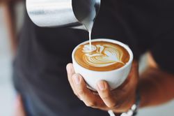 Vì sao nói cà phê là 'con dao hai lưỡi' của hệ tiêu hóa?