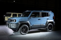 SUV, bán tải cho 'dân chơi' bỗng dưng bùng nổ tại Việt Nam