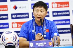 HLV Kim: Trận đấu với tuyển Singapore sẽ rất khốc liệt