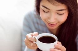 Mẹ cho con bú vẫn có thể uống cà phê, nhưng cần lưu ý điều này
