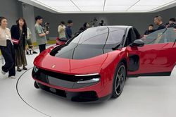 Siêu xe điện Ferrari Luce đạt mục tiêu doanh số