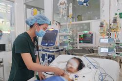 Chỉ uống sữa và gần như không ăn, bé trai ở Đồng Nai nguy kịch