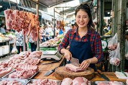 Giá heo hơi hôm nay 30.7.2026: 12 địa phương giảm giá
