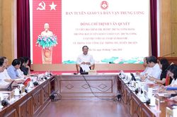 Trưởng Ban Tuy&ecirc;n gi&aacute;o v&agrave; D&acirc;n vận Trung ương: B&aacute;o ch&iacute; phải tiếp tục khẳng định vai tr&ograve; l&agrave; d&ograve;ng chảy th&ocirc;ng tin chủ lưu, đổi mới mạnh mẽ để giữ vai tr&ograve; dẫn dắt