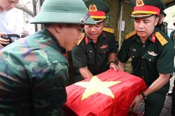 Hình ảnh khai quật, lấy mẫu và bàn giao mẫu hài cốt tại Nghĩa trang liệt sĩ Ngọc Hồi, Hà Nội