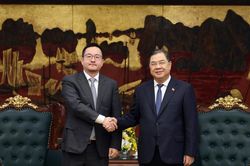 Phó Thủ tướng Thường trực tiếp Chủ tịch Tập đoàn Khoa học Kỹ thuật kim loại Yongjin (Trung Quốc)