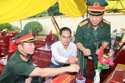 Lấy mẫu ADN hài cốt liệt sĩ tại phường Lê Ích Mộc (Hải Phòng) trong chiến dịch 500 ngày đêm
