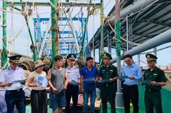 Tuy&ecirc;n truyền chống khai th&aacute;c hải sản bất hợp ph&aacute;p cho ngư d&acirc;n Quảng Trị