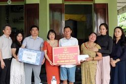 Nghệ An: Trao hỗ trợ thân nhân lao động tử vong ở nước ngoài