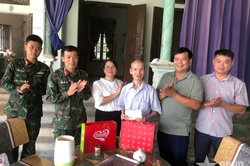 Thắm tình quân dân