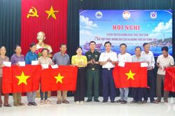 N&acirc;ng cao nhận thức của ngư d&acirc;n về biển, đảo v&agrave; chống khai th&aacute;c IUU