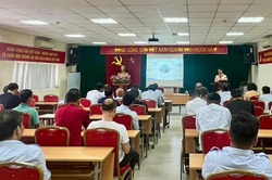 H&agrave; Nội: N&acirc;ng cao kiến thức ph&aacute;p luật cho l&aacute;i xe bu&yacute;t