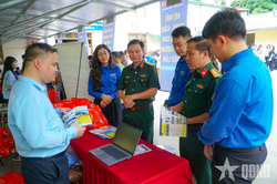 Bộ CHQS thành phố Hải Phòng phối hợp tư vấn, giới thiệu việc làm cho người lao động tỉnh Lạng Sơn