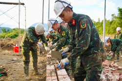 Học viện Hậu cần chung tay xây mái ấm ở Mường Than