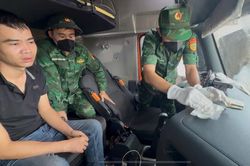 Biên phòng Cửa khẩu quốc tế Nam Giang phát hiện tài xế tàng trữ trái phép ma túy