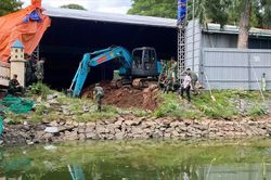 Di dời bia tưởng niệm, hút nước hồ để mở rộng tìm kiếm hài cốt liệt sĩ tại Công viên Lê Thị Riêng