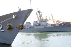 T&agrave;u s&acirc;n bay USS George Washington thăm hữu nghị TP Đ&agrave; Nẵng