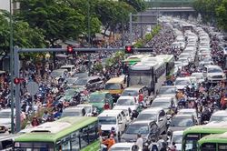 [SPOTLIGHT] TP.HCM sẽ đổi toàn bộ xe công vụ, xe cá nhân của cán bộ sang xe điện