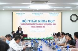 Đặt gia đình vào trung tâm chiến lược phát triển con người