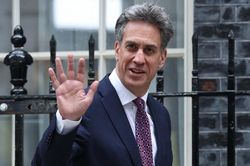 Tân Ngoại trưởng Ed Miliband với bài toán cân bằng của nước Anh