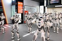 Trung Quốc phản pháo quyết định của Mỹ cấm robot hình người, dọa 'kiên quyết đáp trả'