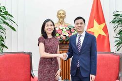 Thứ trưởng Đặng Ho&agrave;ng Giang tiếp Điều phối vi&ecirc;n thường tr&uacute; Li&ecirc;n hợp quốc tại Việt Nam