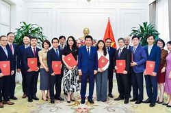 Bộ Ngoại giao trao quyết định điều động, bổ nhiệm cán bộ lãnh đạo quản lý cấp Vụ