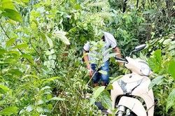 Ph&aacute;t hiện xe m&aacute;y dưới v&aacute;ch đ&aacute; ở H&agrave; Tĩnh, mẹ tử vong, con bị thương nặng