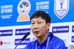 HLV Kim Sang-sik chỉ ra lợi thế của đội tuyển Việt Nam trước Singapore