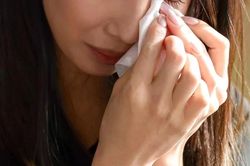 Chi tiền 'khủng' để níu kéo người yêu cũ: Tiền mất, tình vẫn tan