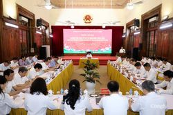 Thường trực Ban B&iacute; thư: X&acirc;y dựng ng&agrave;nh T&ograve;a &aacute;n chuy&ecirc;n nghiệp, hiện đại