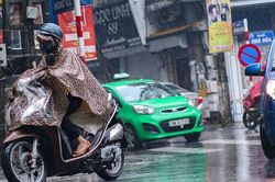 Dự báo thời tiết 30/7: Miền Bắc còn mưa giông cục bộ, Hà Nội chỉ 33 độ