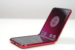 5 điều không nên làm với smartphone màn hình gập